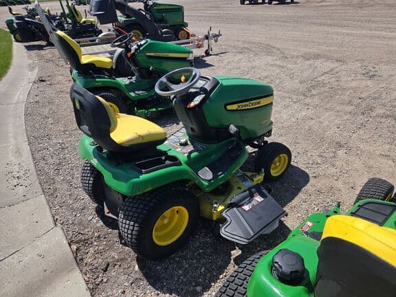 Image of John Deere X320 equipment image 3