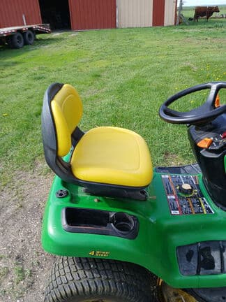 Image of John Deere X324 equipment image 4