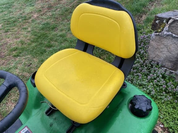 Image of John Deere X324 equipment image 4