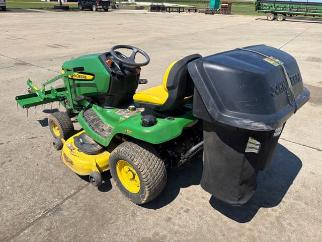 Image of John Deere X324 equipment image 4