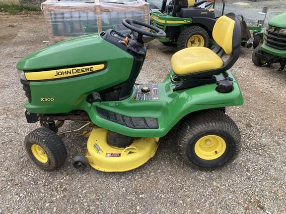2006 John Deere X300 Equipment Image0