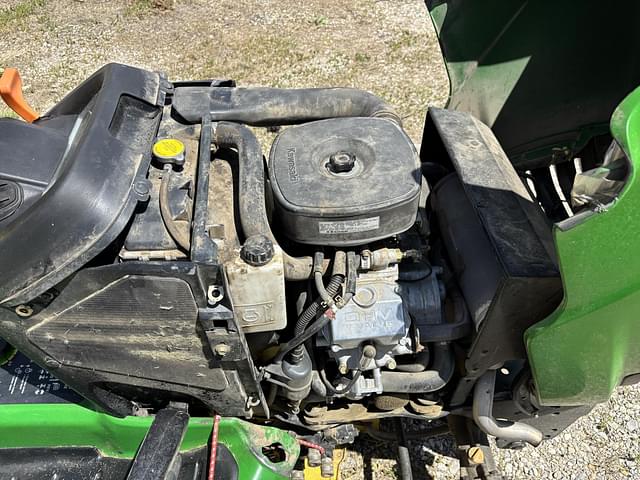 Image of John Deere X585 equipment image 4