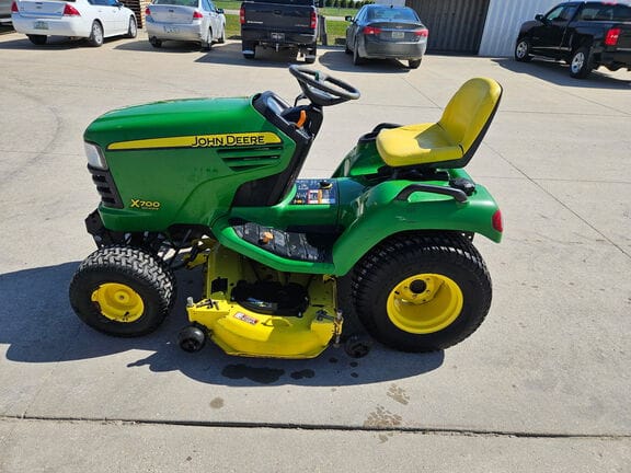 2006 John Deere X700 Equipment Image0