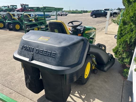 Image of John Deere X720 equipment image 4