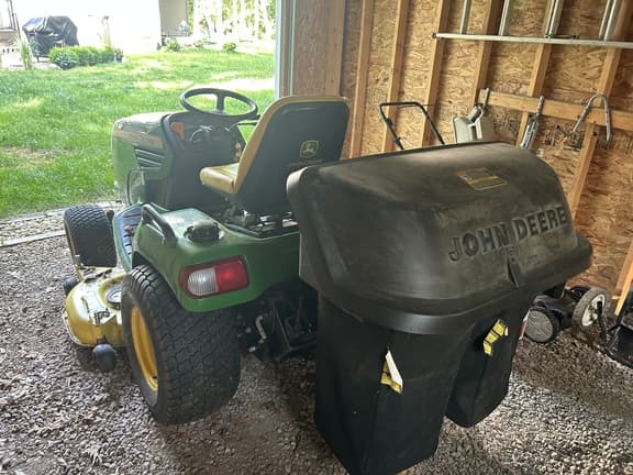 Image of John Deere X720 equipment image 4
