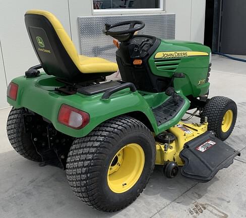 Image of John Deere X720 equipment image 2