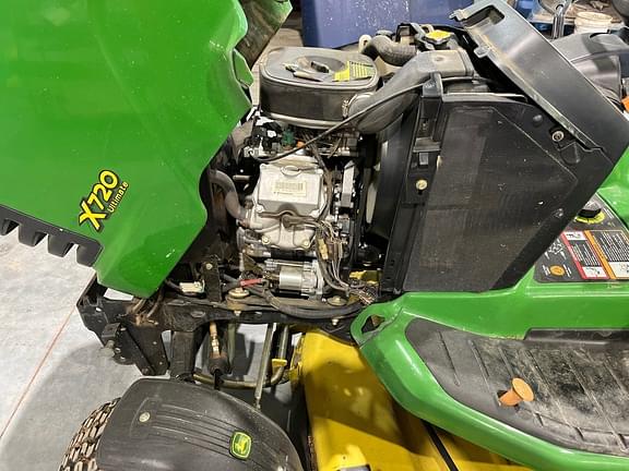 Image of John Deere X720 equipment image 4