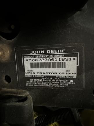 Image of John Deere X720 equipment image 3