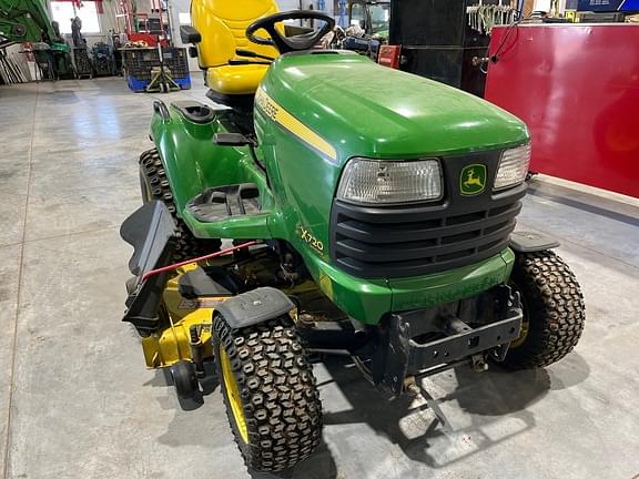 Image of John Deere X720 equipment image 1