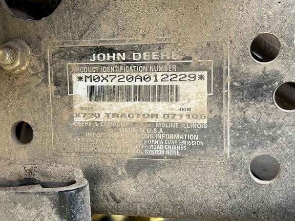 Image of John Deere X720 equipment image 1