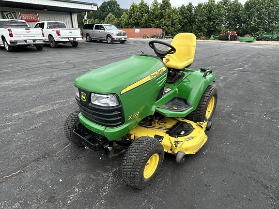 Image of John Deere X720 equipment image 2