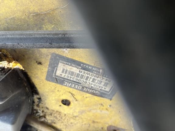 Image of John Deere X724 equipment image 4
