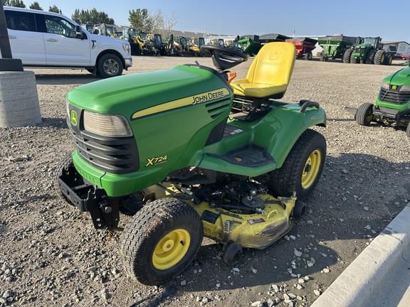 Image of John Deere X724 equipment image 1