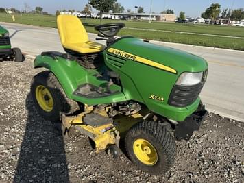 Main image John Deere X724
