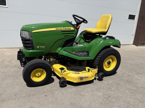 2006 John Deere X724 Equipment Image0