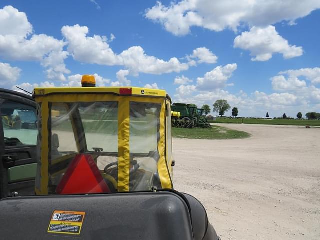 Image of John Deere X724 equipment image 4