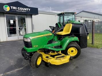 Main image John Deere X724