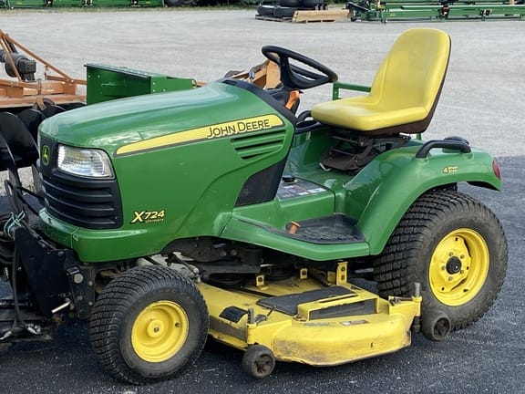 Main image John Deere X724