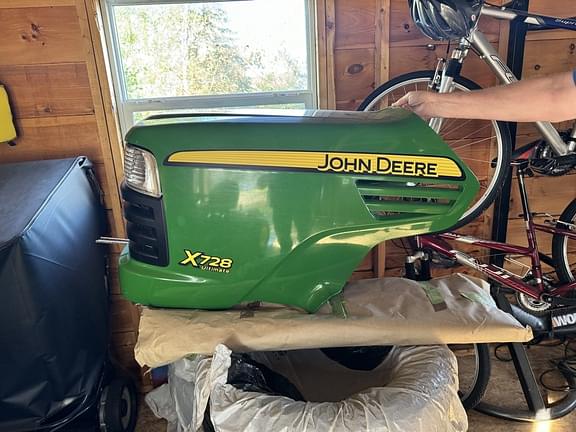 Image of John Deere X728 equipment image 1