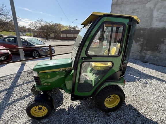 2006 John Deere X748 Equipment Image0