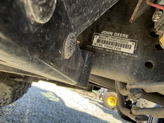 Image of John Deere X748 equipment image 3