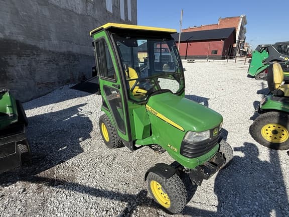 Image of John Deere X748 equipment image 1