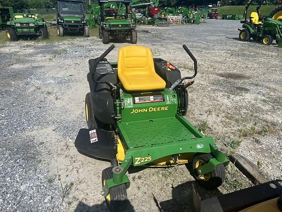 Image of John Deere Z225 equipment image 1