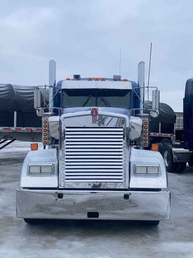 Image of Kenworth W900 equipment image 3