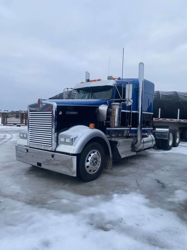 Image of Kenworth W900 equipment image 1