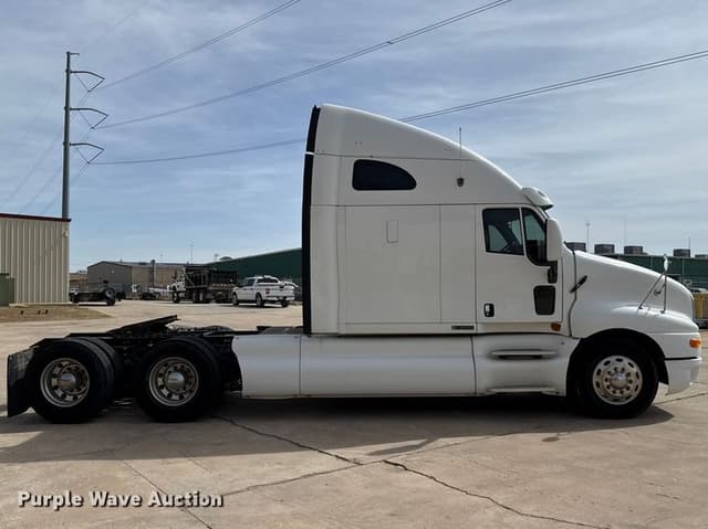 Image of Kenworth T2000 equipment image 3