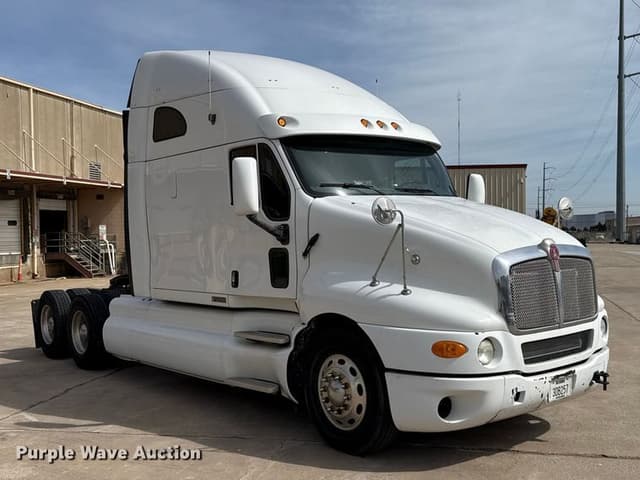 Image of Kenworth T2000 equipment image 2
