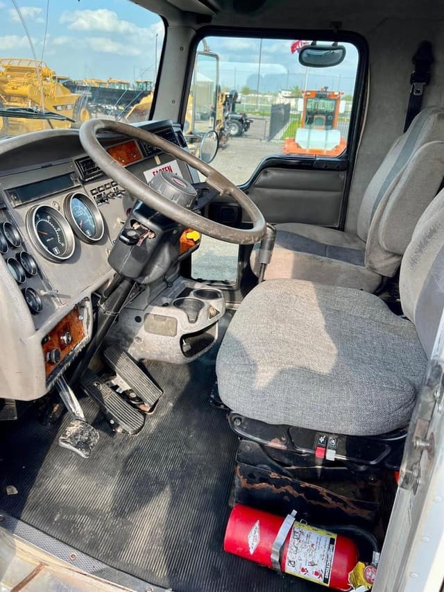Image of Kenworth T300 equipment image 2