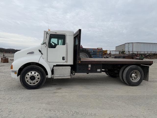 Image of Kenworth T300 equipment image 1