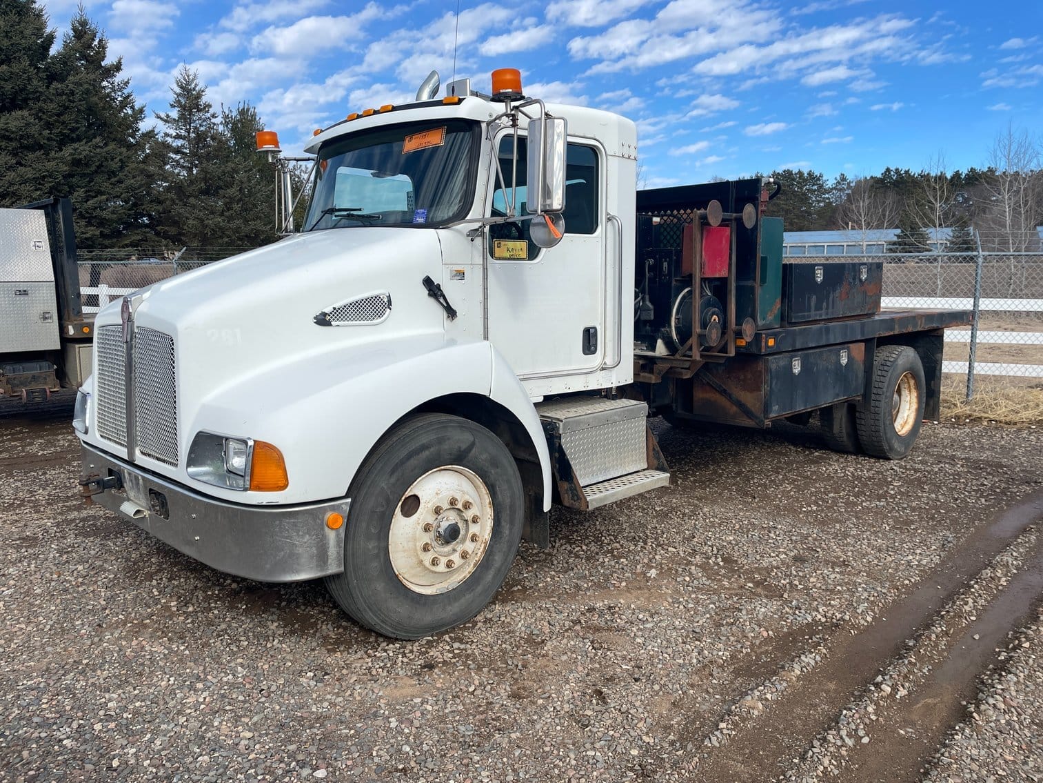 2006 Kenworth T300 Equipment Image0