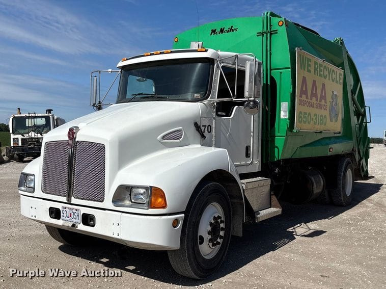 2006 Kenworth T300 Equipment Image0