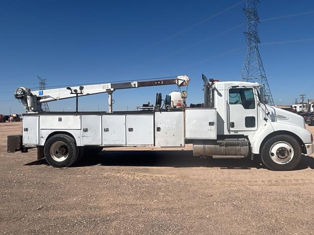 Image of Kenworth T300 equipment image 3