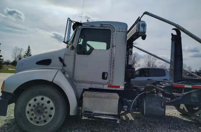 Image of Kenworth T370 equipment image 4