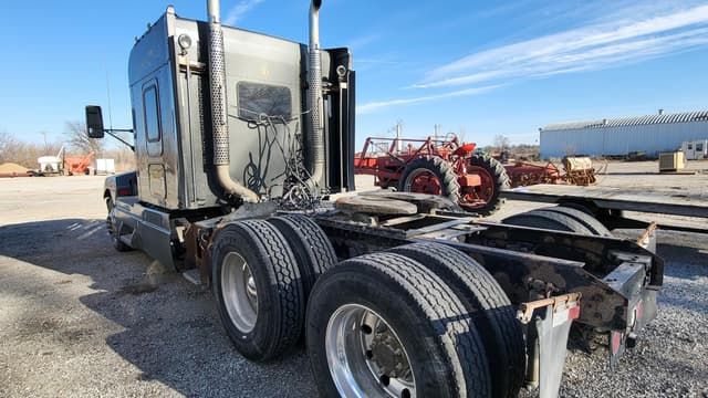 Image of Kenworth T600 equipment image 2