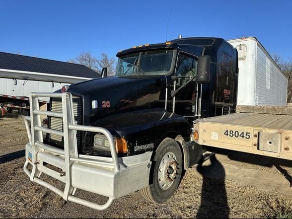 Image of Kenworth T600 equipment image 1