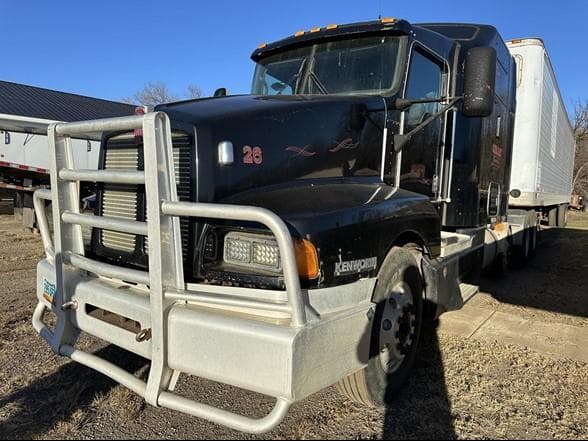 Image of Kenworth T600 equipment image 3