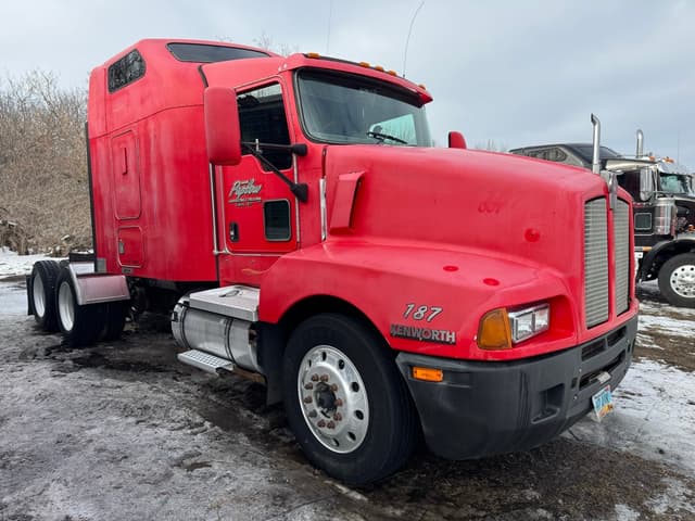 Image of Kenworth T600 equipment image 1