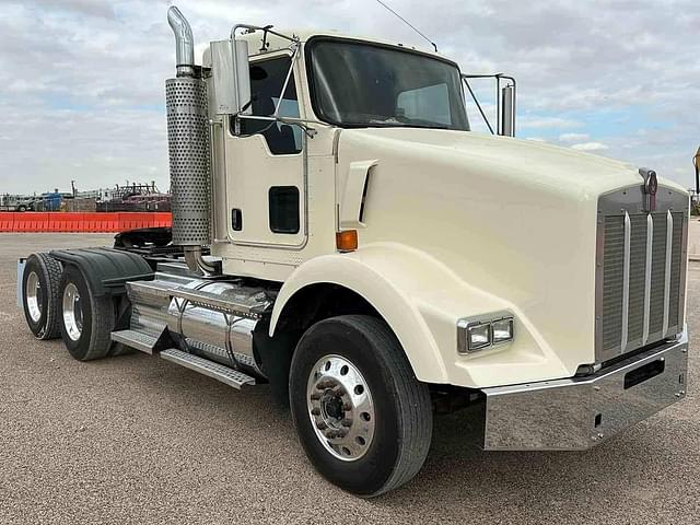 Image of Kenworth T800 equipment image 2