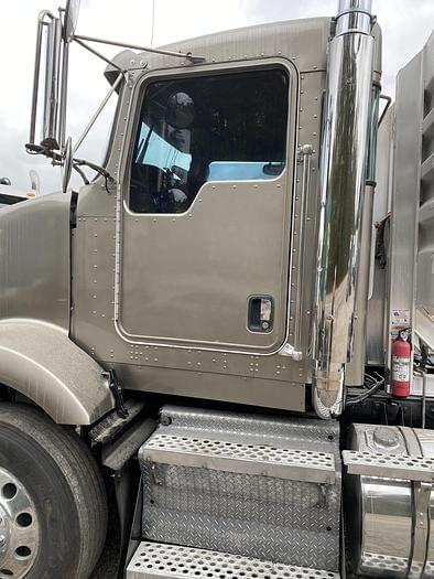 Image of Kenworth T800 equipment image 1