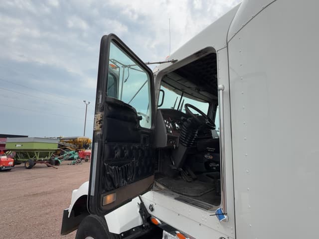 Image of Kenworth T800 equipment image 2