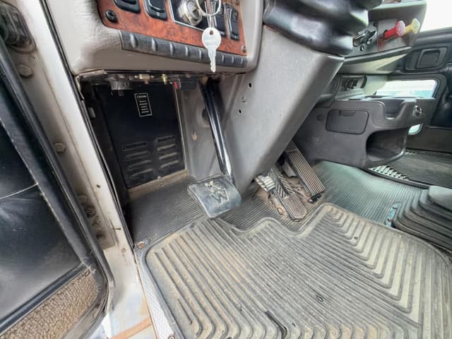 Image of Kenworth T800 equipment image 4