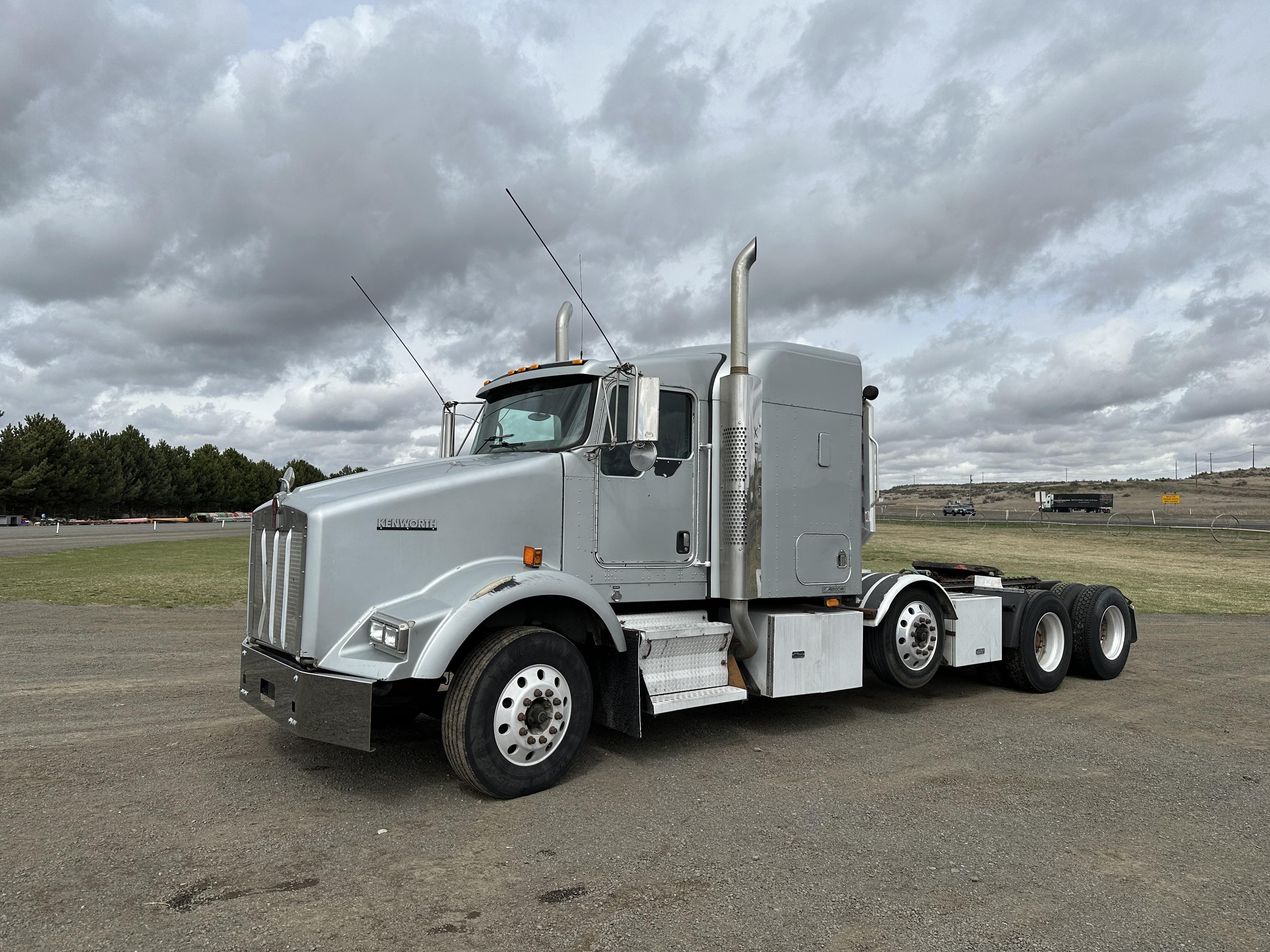 Main image Kenworth T800