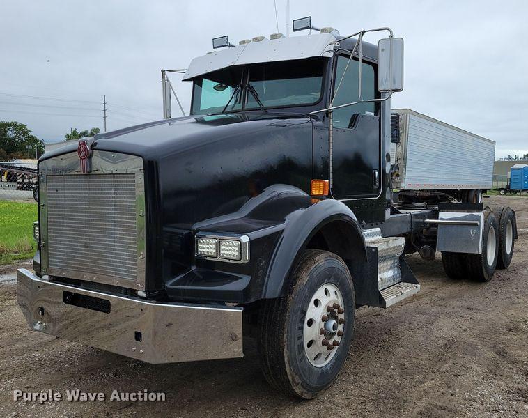 Image of Kenworth T800B Primary image