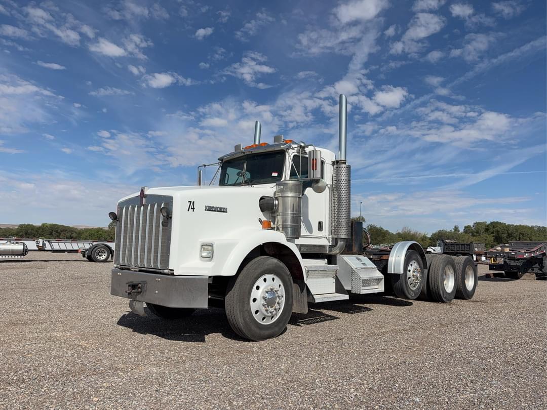 Image of Kenworth T800B Primary image