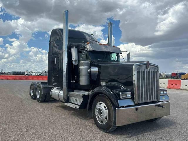 Image of Kenworth W900 equipment image 2