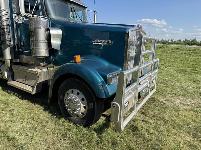 Image of Kenworth W900 equipment image 4